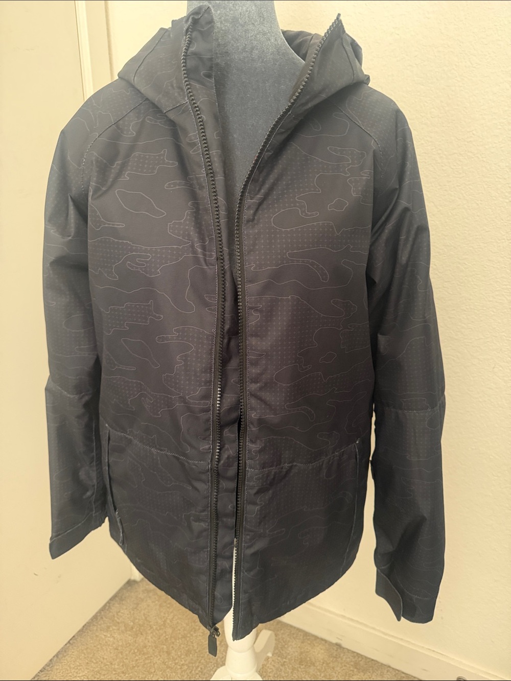 Kids 686 Unisex Waterproof Snow Jacket- Black Camo. XL